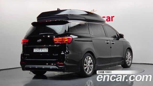 Kia Carnival 9-Seater Hi-Limousine Noblesse Special 2020 — фото 2