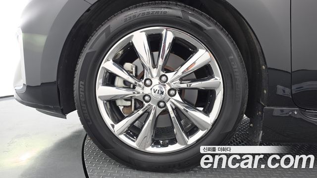 Kia Carnival 9-Seater Hi-Limousine Noblesse Special 2020 — фото 5