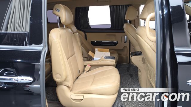 Kia Carnival 9-Seater Hi-Limousine Noblesse Special 2020 — фото 11