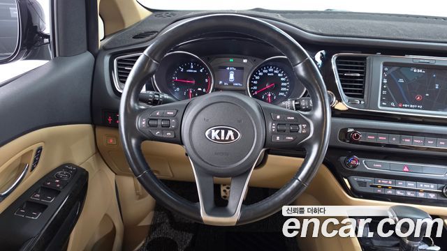Kia Carnival 9-Seater Hi-Limousine Noblesse Special 2020 — фото 12