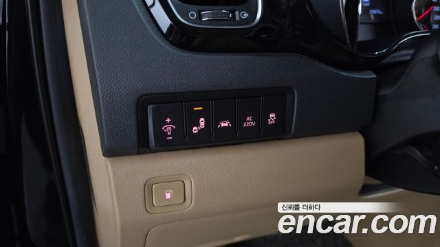 Kia Carnival 9-Seater Hi-Limousine Noblesse Special 2020 — фото 13