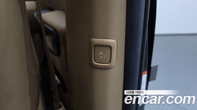 Kia Carnival 9-Seater Hi-Limousine Noblesse Special 2020 — фото 16