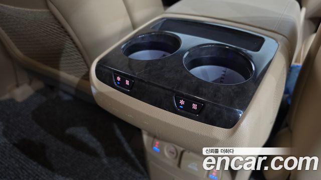 Kia Carnival 9-Seater Hi-Limousine Noblesse Special 2020 — фото 17
