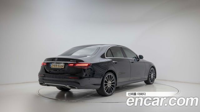 Mercedes-Benz E-Class (W213) E220d 4MATIC AMG Line 2022 — фото 4