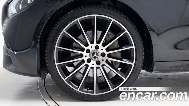 Mercedes-Benz E-Class (W213) E220d 4MATIC AMG Line 2022 — фото 5