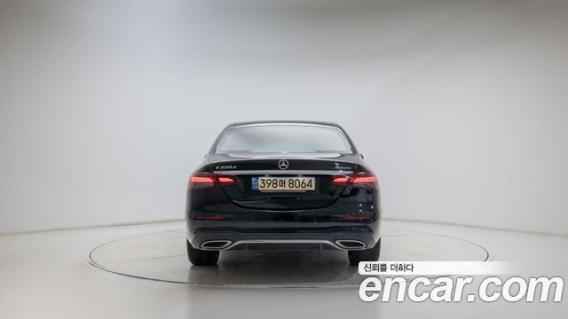 Mercedes-Benz E-Class (W213) E220d 4MATIC AMG Line 2022 — фото 7