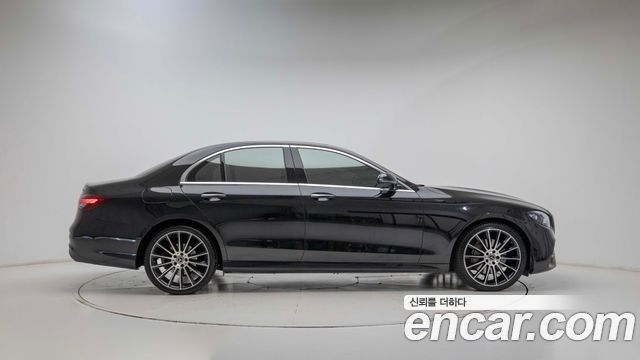 Mercedes-Benz E-Class (W213) E220d 4MATIC AMG Line 2022 — фото 9