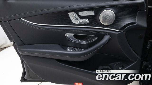 Mercedes-Benz E-Class (W213) E220d 4MATIC AMG Line 2022 — фото 22