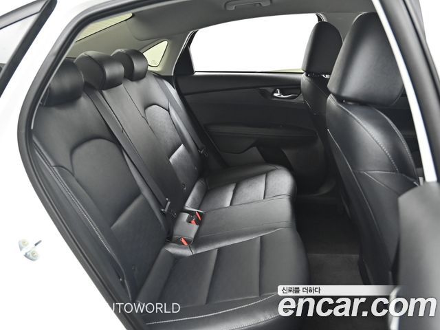 Kia K3 (II) 1.6 Prestige 2023 — фото 16