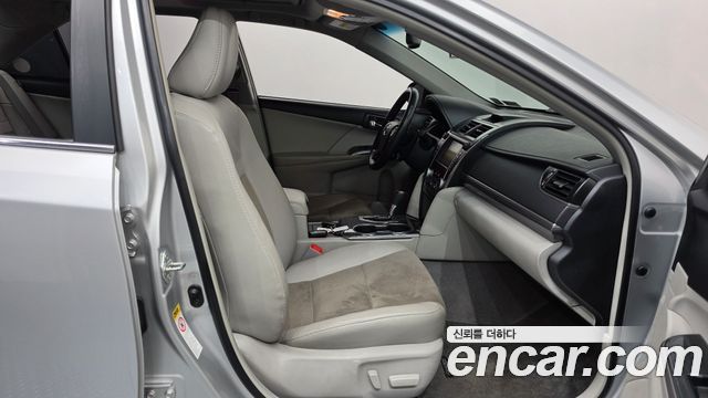 Toyota Camry Hybrid XLE 2012 — фото 11