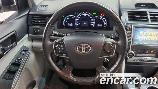 Toyota Camry Hybrid XLE 2012 — фото 13