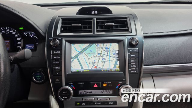 Toyota Camry Hybrid XLE 2012 — фото 14