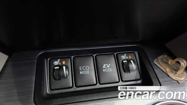 Toyota Camry Hybrid XLE 2012 — фото 16