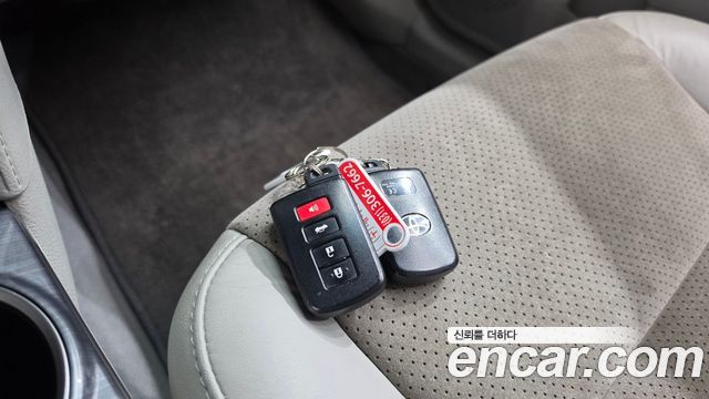 Toyota Camry Hybrid XLE 2012 — фото 19