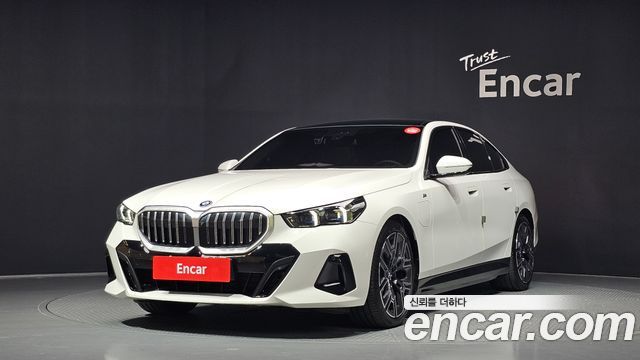 BMW 5 Series (G60) 530e M Sport 2025 — фото 1