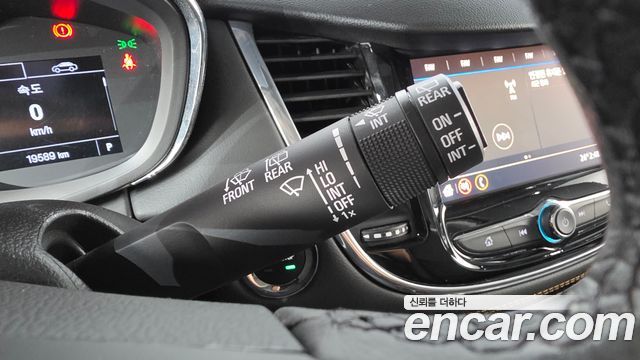 Chevrolet Trax 1.4 Premier 2020 — фото 27