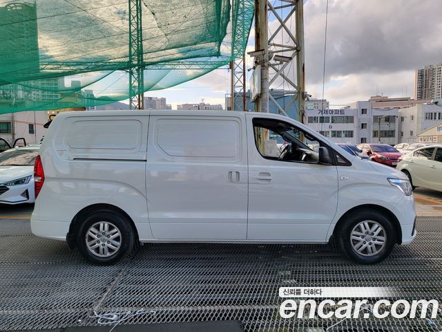Hyundai Grand Starex Van 3-Seater Smart 2021 — фото 9