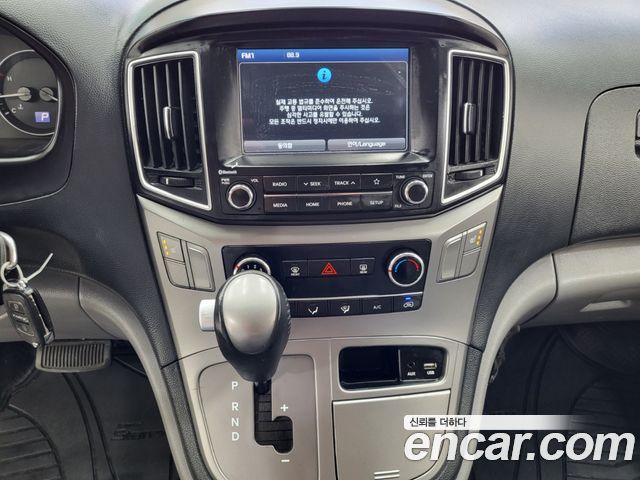 Hyundai Grand Starex Van 3-Seater Smart 2021 — фото 17