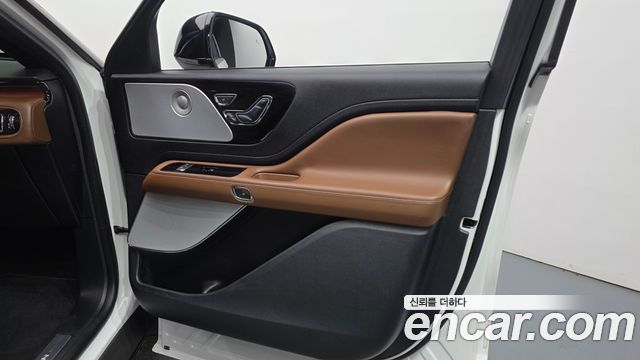 Lincoln Aviator (II) 3.0 Reserve  AWD 2022 — фото 24
