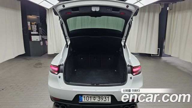Porsche Macan 2.0 95B 2021 — фото 17