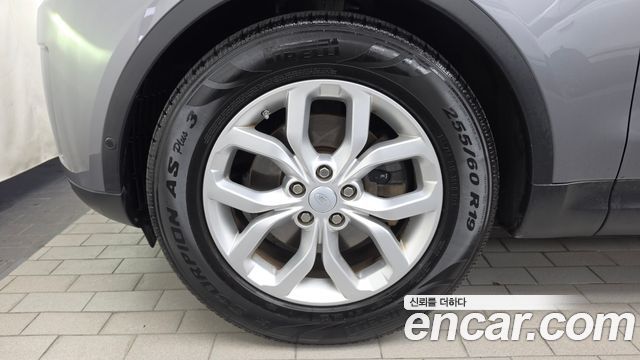 Land Rover Discovery 5 2.0 SD4 SE 2020 — фото 5