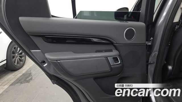 Land Rover Discovery 5 2.0 SD4 SE 2020 — фото 25
