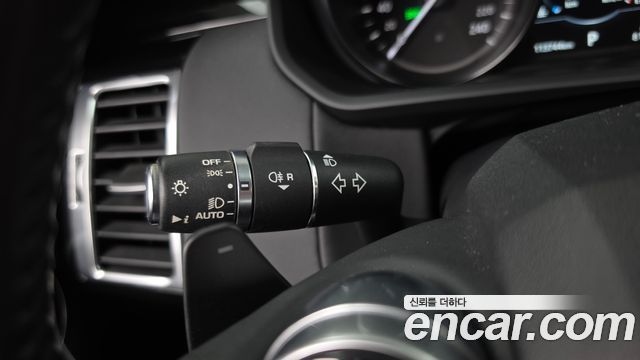 Land Rover Discovery 5 2.0 SD4 SE 2020 — фото 30