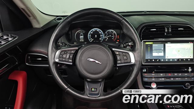 Jaguar F-PACE 20d R-Sport 2017 — фото 13
