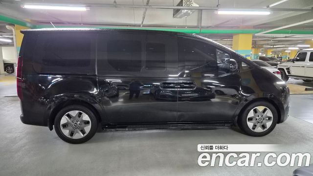 Hyundai Staria L3.5 Tourer 9-Seater Modern 2023 — фото 3