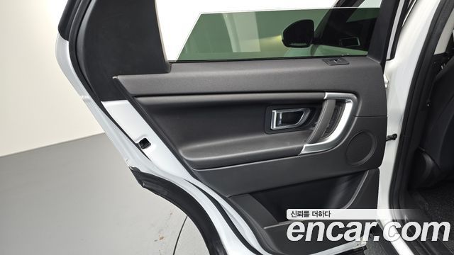 Land Rover Discovery Sport 2.0 TD4 SE 2018 — фото 25