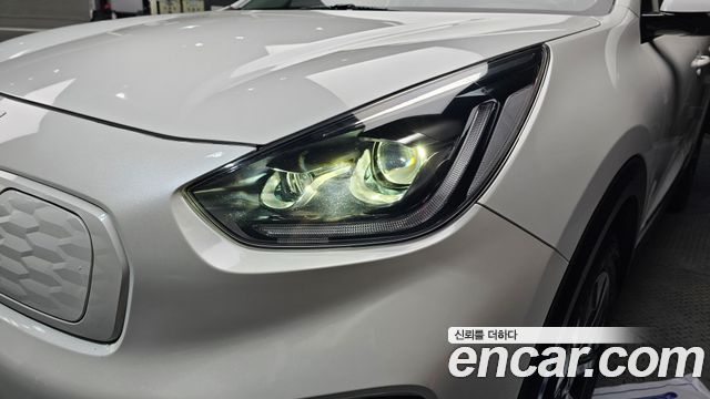 Kia Niro Plus Earth 2023 — фото 22