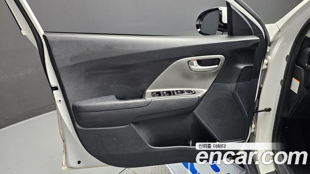Kia Niro Plus Earth 2023 — фото 24