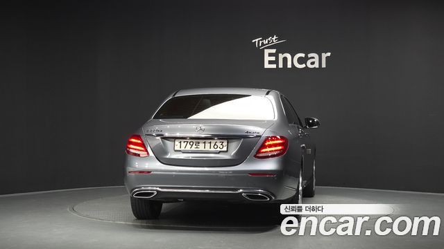 Mercedes-Benz E-Class (W213) E220d 4MATIC Exclusive 2020 — фото 4