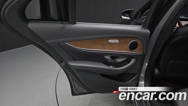 Mercedes-Benz E-Class (W213) E220d 4MATIC Exclusive 2020 — фото 25