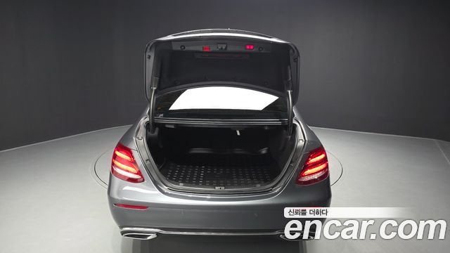 Mercedes-Benz E-Class (W213) E220d 4MATIC Exclusive 2020 — фото 27