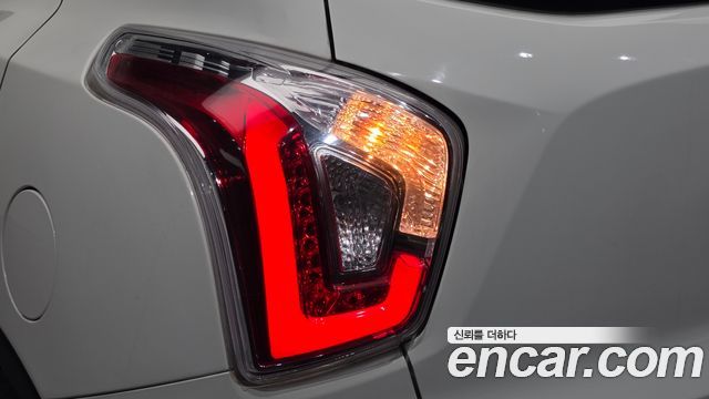 KG Mobility (SsangYong) Tivoli LX 2WD HI-DLX 2015 — фото 23