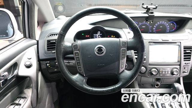KG Mobility (SsangYong) Korando Turismo 4WD 9-Seater Adventure 60th Edition 2015 — фото 13