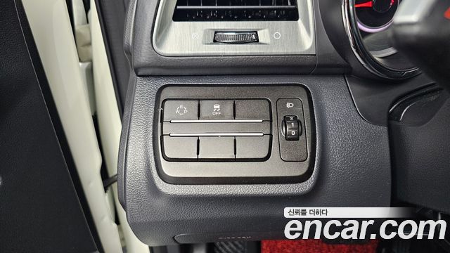 KG Mobility (SsangYong) Tivoli Armor Gear Edition 2WD 2018 — фото 27