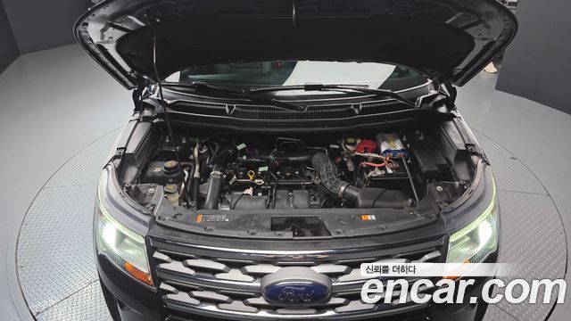 Ford Explorer 2.3 Limited 4WD 5th 2019 — фото 6
