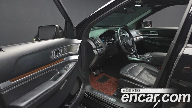 Ford Explorer 2.3 Limited 4WD 5th 2019 — фото 10