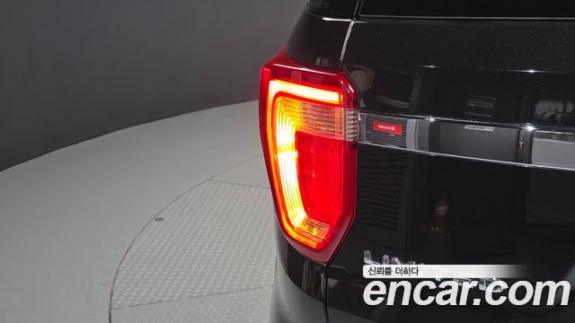 Ford Explorer 2.3 Limited 4WD 5th 2019 — фото 23