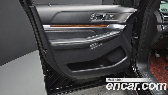 Ford Explorer 2.3 Limited 4WD 5th 2019 — фото 24