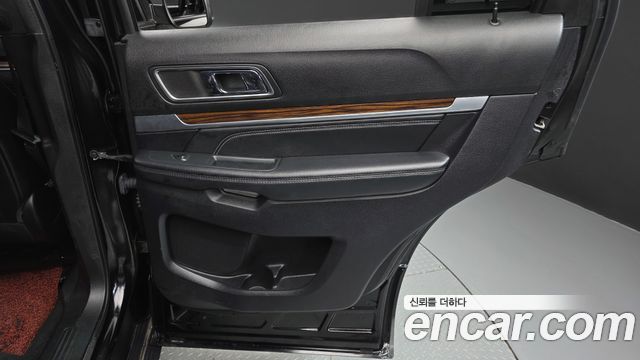 Ford Explorer 2.3 Limited 4WD 5th 2019 — фото 25