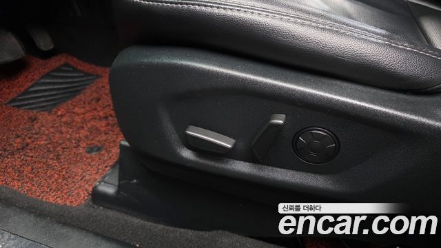 Ford Explorer 2.3 Limited 4WD 5th 2019 — фото 31