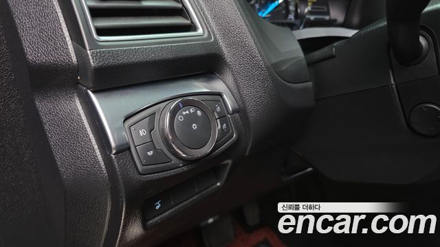 Ford Explorer 2.3 Limited 4WD 5th 2019 — фото 33