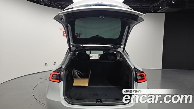 Tesla Model Y Standard Range RWD 2021 — фото 20