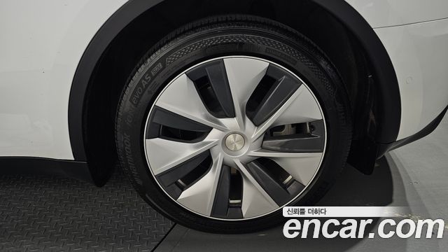 Tesla Model Y Standard Range RWD 2021 — фото 21