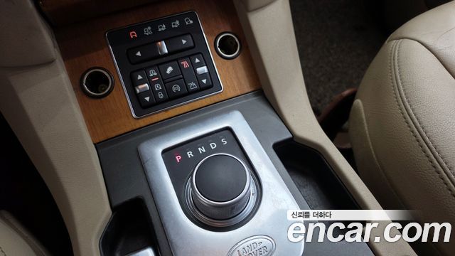 Land Rover Discovery 4 3.0 SDV6 SE 2015 — фото 9