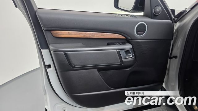 Land Rover Discovery 5 3.0 TD6 HSE 2018 — фото 24
