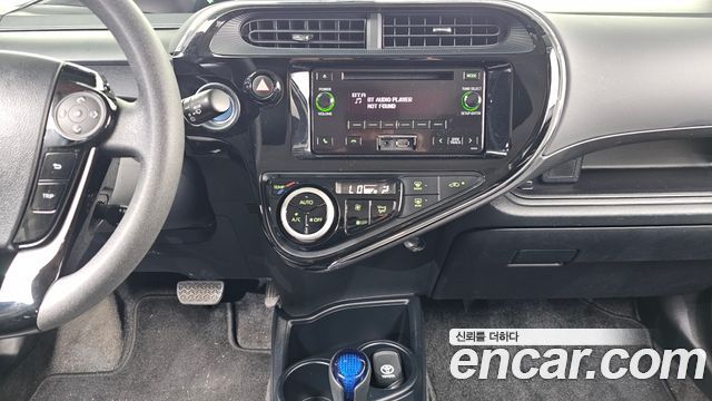 Toyota Prius C 1.5 2019 — фото 12